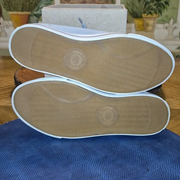 Lacoste Womens Gray Suede Sneakers sz. 7.5 (#1002A) EC. - Picture 11 of 16